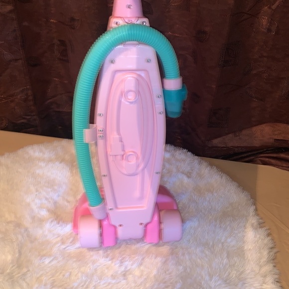 Play Circle by Battat – Home Neat Home Pink Vacuum Cleaner Set – 2-in-1 Prete... - Picture 5 of 13